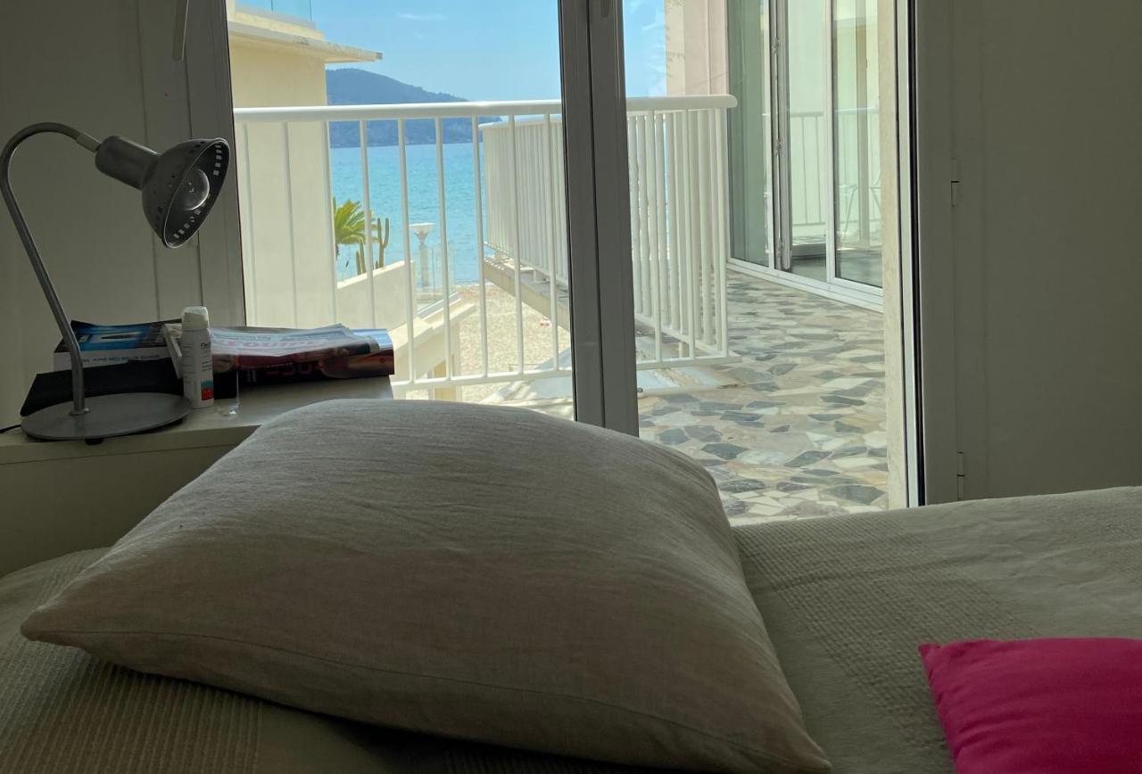 Les Pieds Dans L'O - Appartement 50M2 Front De Mer Saint-Cyr-sur-Mer Eksteriør billede